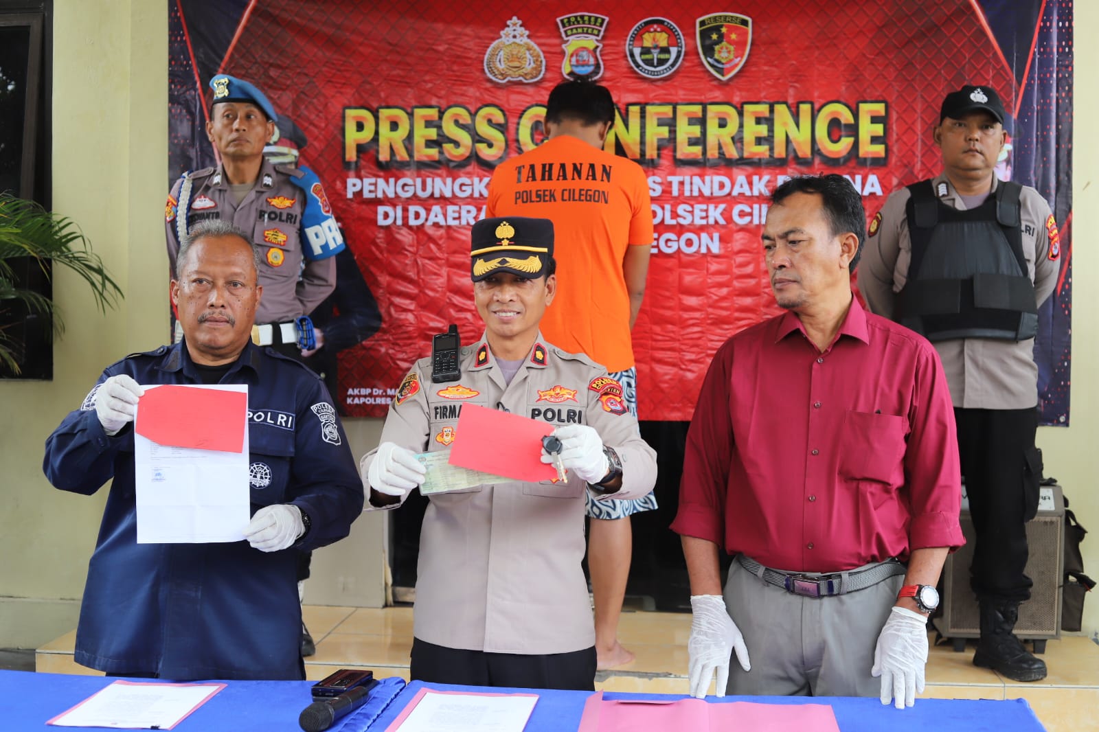 Polsek Cilegon Polda Banten amankan pelaku penipuan dan pengelapan.