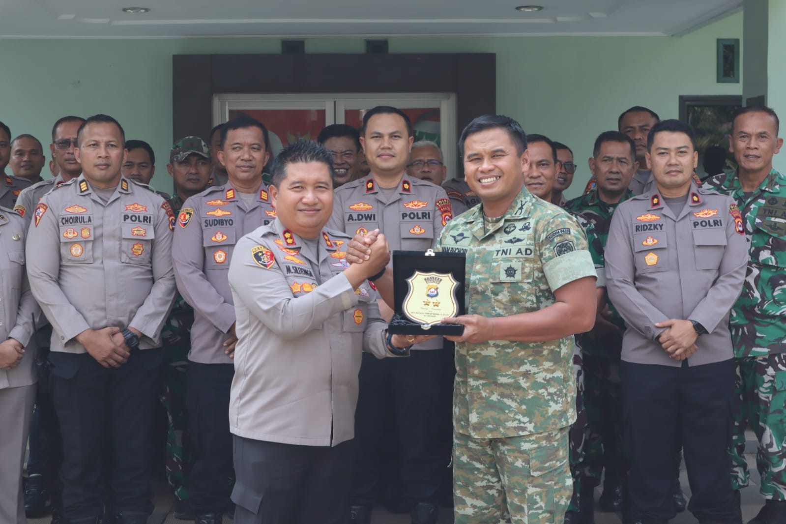 Perkuat Sinergi TNI-Polri, Kapolres Cilegon Jalin Silaturahmi ke Kodim 0623 Cilegon